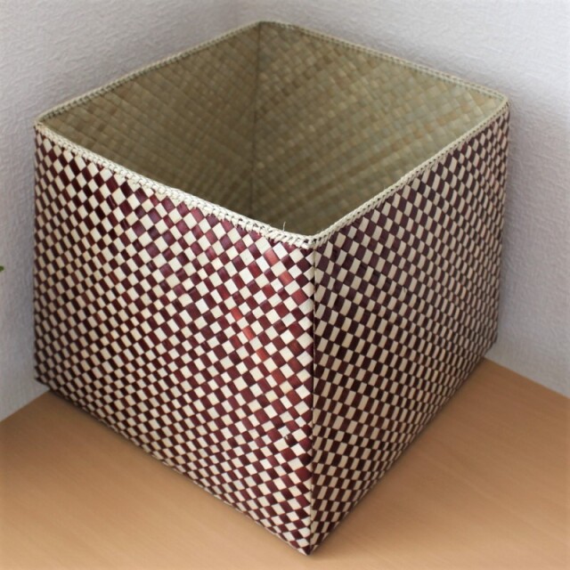 パンダン製チェック柄のスクエアバスケット（Lサイズ）