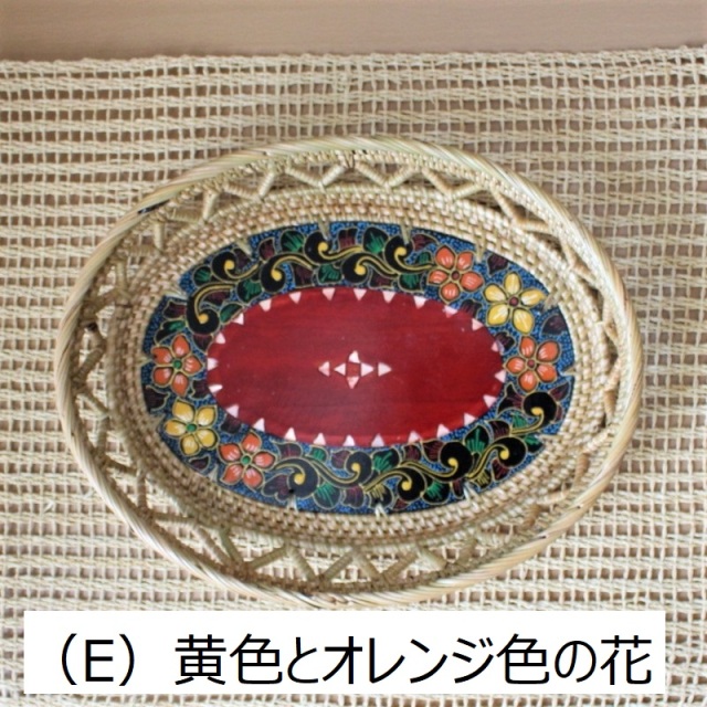 ラタンとウッドのペイントバスケット（レッド）黄色とオレンジ色の花