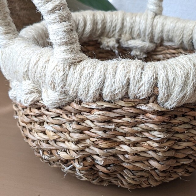 白い縁取りのまん丸バスケット（縁取り）