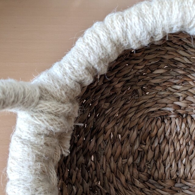 白い縁取りのまん丸バスケット（縁取り拡大）