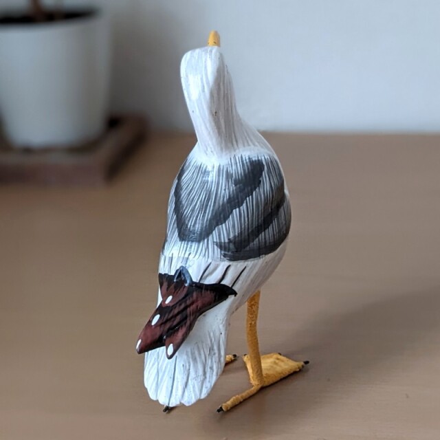 木彫りのカモメ（後ろ）