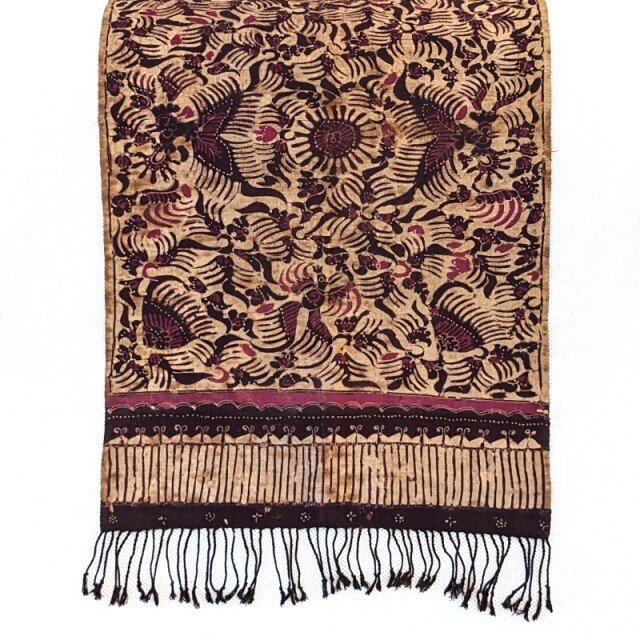 手描きバティックのタペストリー（パープル系・花と鳥）