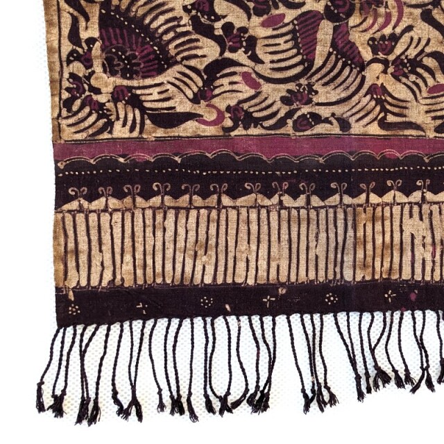 手描きバティックのタペストリー（パープル系・花と鳥）