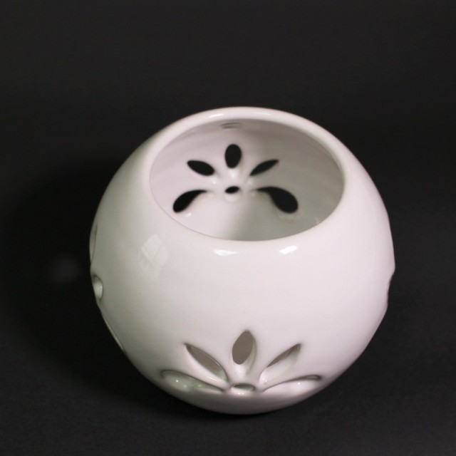 陶器のキャンドルホルダー