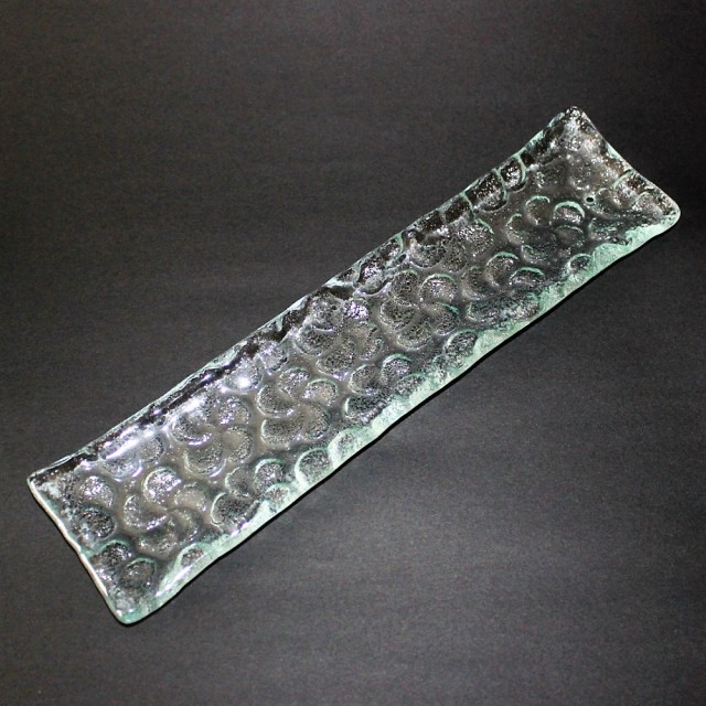 ガラスのインセンススタンド（プルメリア）背景黒