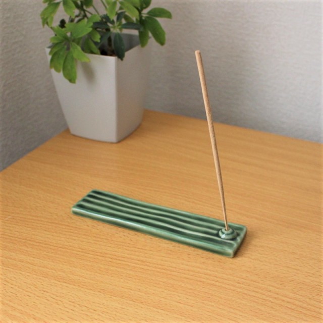 ストライプ柄のインセンススタンド