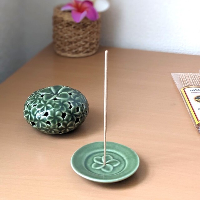 陶器のインセンススタンド（プルメリア）
