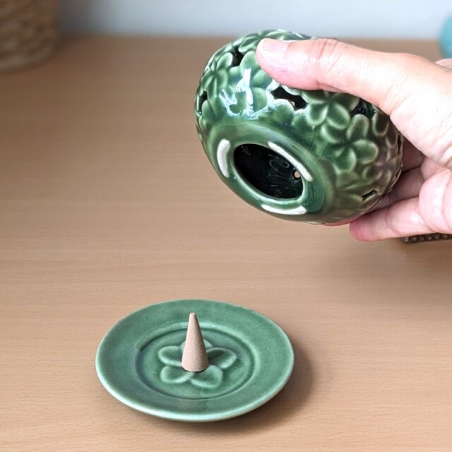 陶器のインセンススタンド（プルメリア）