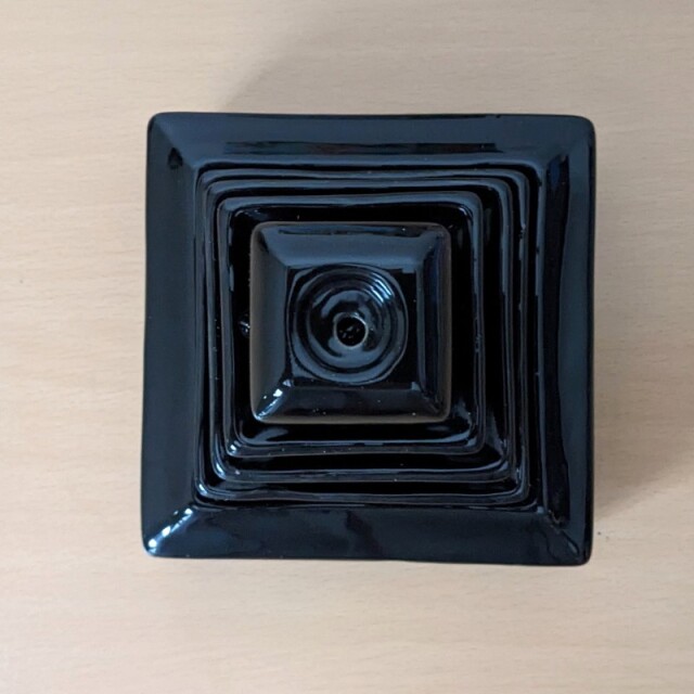 倒流香のインセンススタンド（ピラミッド）