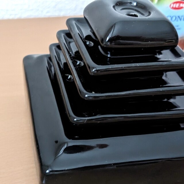 倒流香のインセンススタンド（ピラミッド）