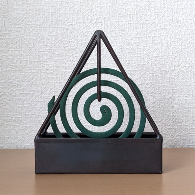 三角形のアイアン蚊やり