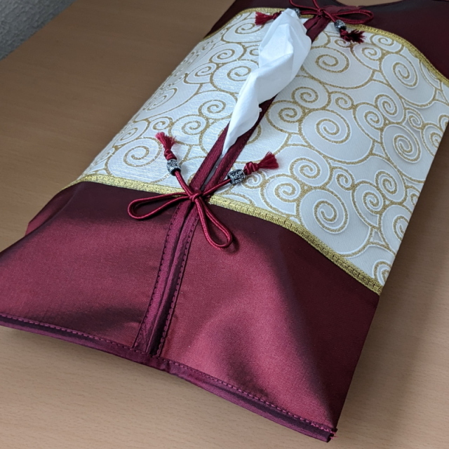 タイシルクのティッシュボックスカバー（えんじ）