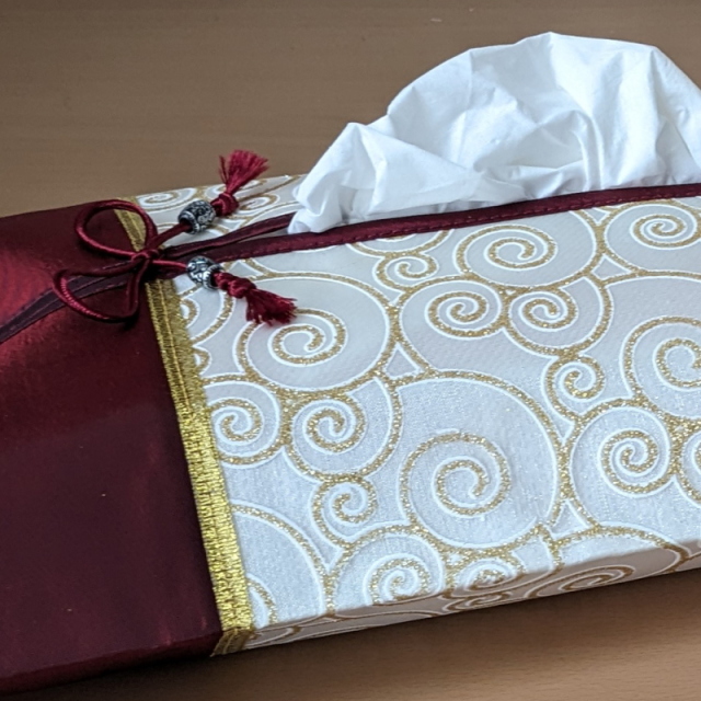 タイシルクのティッシュボックスカバー（えんじ）