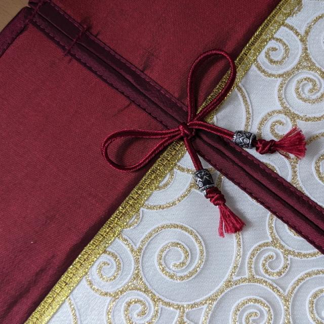 タイシルクのティッシュボックスカバー（えんじ）