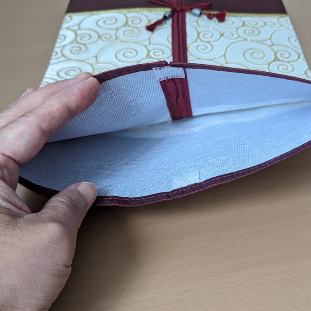 タイシルクのティッシュボックスカバー（開口部）