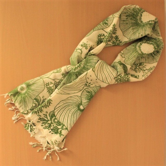 コットンのスカーフ（グリーン・フラワー柄）