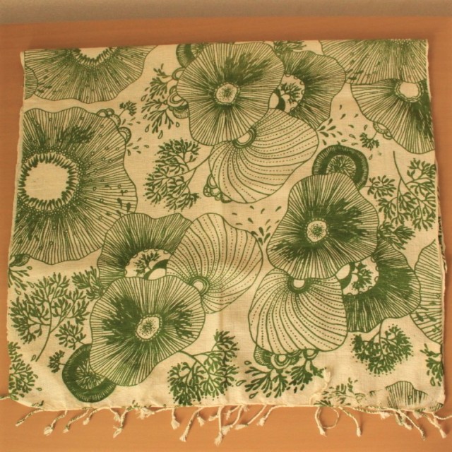 コットンのスカーフ（グリーン・フラワー柄）