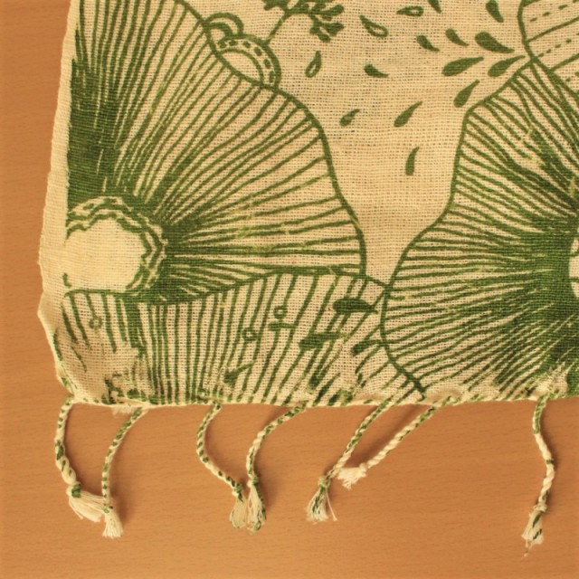 LIBERTY 花柄スカーフ100%コットン85cm x 85cm淡いグリーン系 LIBERTY 花柄スカーフ100%コットン85cm x 85cm淡いグリーン系