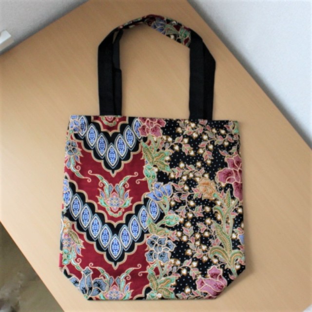 バティック柄のトートバッグ（B)