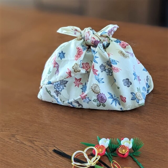 和服生地のあづま袋（象牙色に植物柄）
