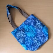 バティック柄のトートバッグ（E)