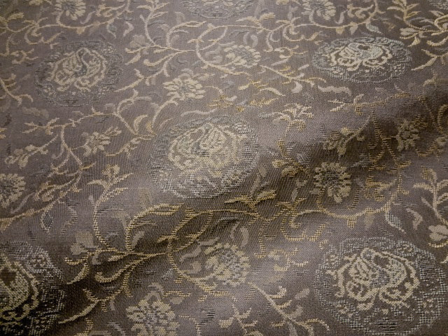 和柄 生地 貴船 緞子 鳳凰唐草緞子 (紫) 10cm単位 切り売り