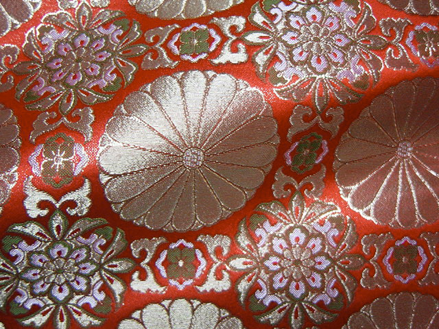 和柄 生地 京都西陣織・金襴生地 広幅九釜十六菊 (赤) 108cm巾 10cm単位 切り売り