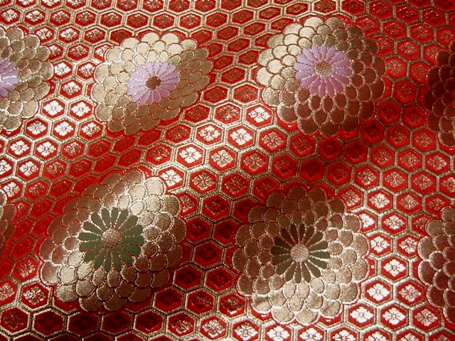 和柄 生地 京都西陣織・金襴生地 広幅九釜亀甲菊 (赤) 108cm巾 10cm単位 切り売り