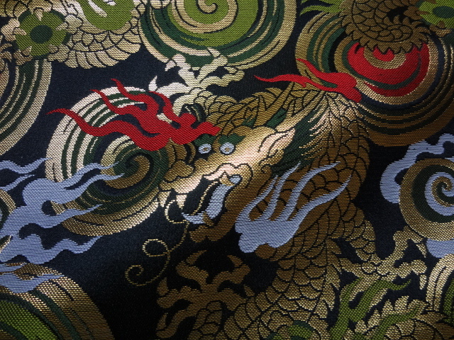 和柄 生地 京都 西陣織 金襴生地 渦巻きに火炎龍 (黒) 10cm単位 切り売り