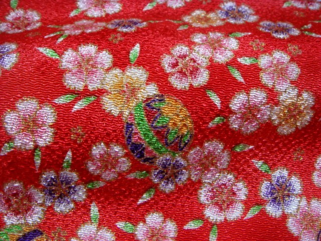 和柄 生地 京友禅 金彩ちりめん 手毬に桜 (赤) 10cm単位 切り売り