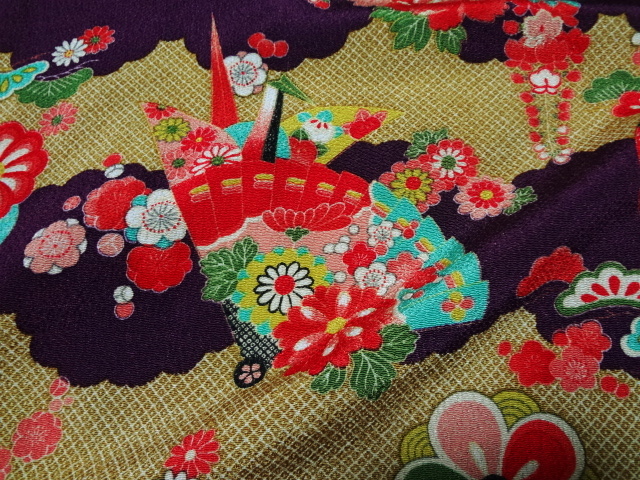 和柄 生地 友禅ちりめん 折鶴に扇文様 (金茶) 10cm単位 切り売り