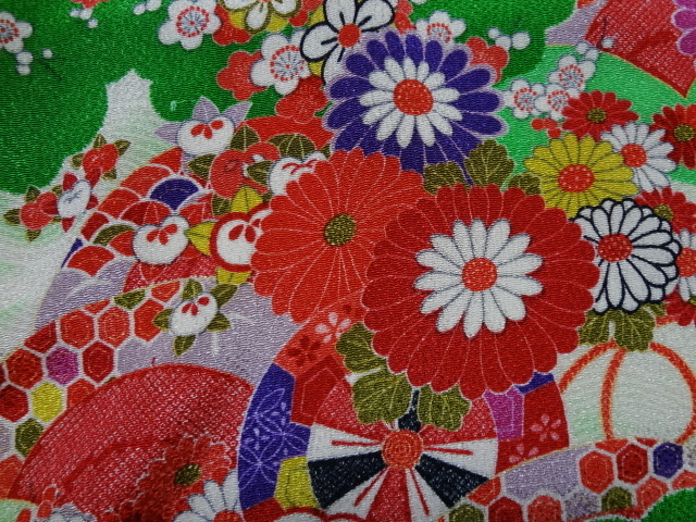 和柄 生地 友禅ちりめん 車文に花 (緑) 10cm単位 切り売り