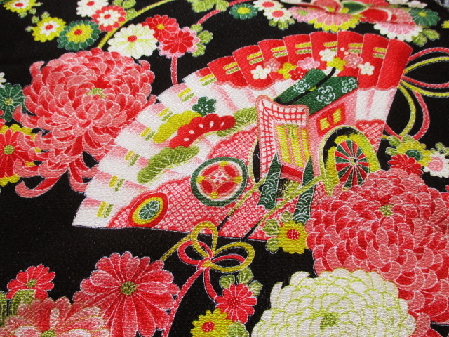 和柄 生地 友禅ちりめん 扇に御所車 (黒) 10cm単位 切り売り