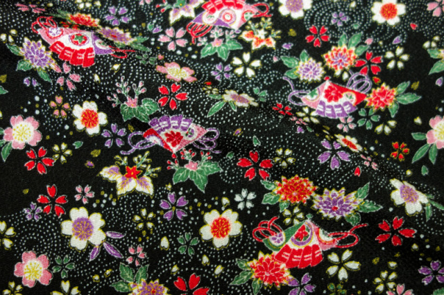 京友禅 黒地×抹茶色 絞り 金彩 刺繍 菊 金彩ちりめん生地販売 菊扇文（黒）柄の生地通販の都香庵