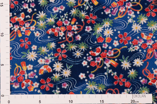 金彩ちりめん生地販売 櫛に花（青）柄の生地通販の都香庵