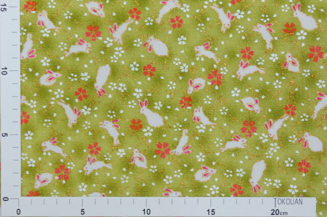 金彩ちりめん生地販売 うさぎに小花（淡緑）柄の生地通販の都香庵