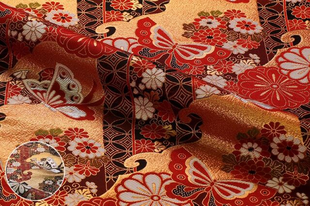 【繍】　★ 民俗 黒地花蝶紋纏足靴 ★　清朝期　花卉 胡蝶 刺繍文様　明清織繍 清朝満州族女性のハイヒール（？）について調べてみました