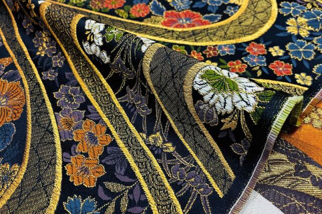 金襴生地販売 水文に四季草花 (紺)柄の和柄生地通販なら都香庵