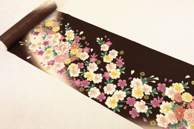 金彩友禅販売 八重桜に牡丹菊花（檜皮色）柄の和柄生地通販なら