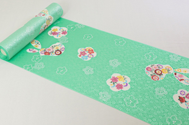 【当店限定販売】 友禅販売 京・友禅 花うさぎ（浅緑）柄の和柄生地通販なら都香庵 彫刻・オブジェ