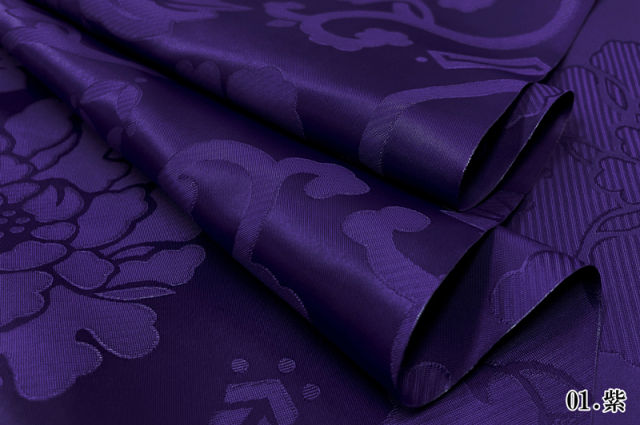 アンティーク着物正絹綸子紫紅白牡丹❤️唐草地文 アンティーク着物正絹綸子紫紅白牡丹❤️唐草地文