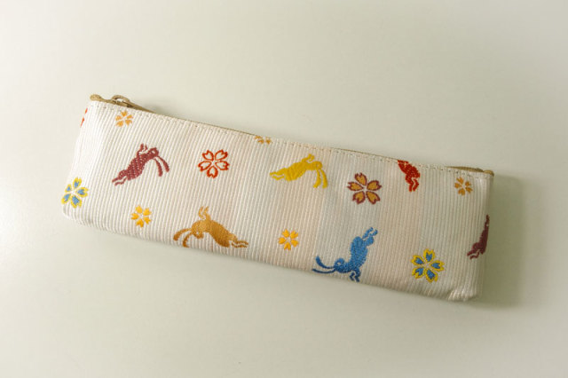 金襴小物入れ 桜と兎（白）