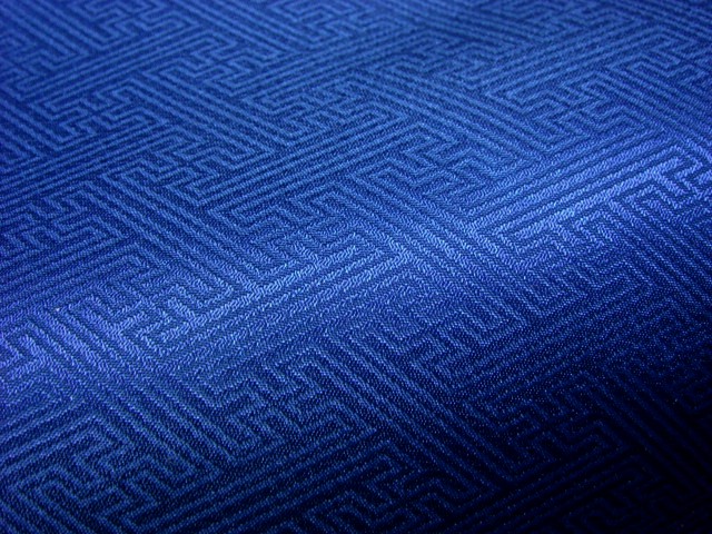 和柄 生地 京 綸子・りんず 紗綾形 (青) 糊加工なし 50cm単位 切り売り