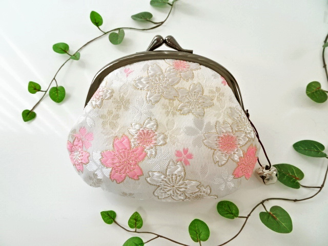 金襴 がま口 うす墨の桜