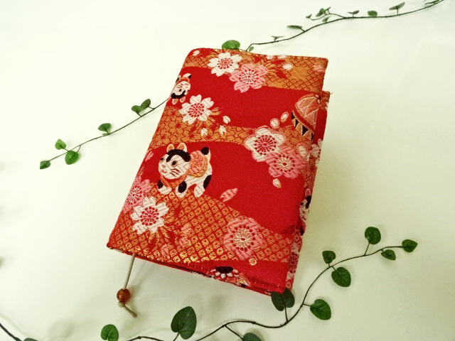 【メール便送料無料/代引不可】スケジュール帳・システム手帳・ブックカバー 金襴 犬張子に手毬（赤）