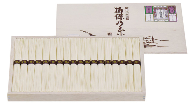 揖保乃糸　縒つむぎ　９００ｇ　ＯＮ－３０Ｃ　【３７５】