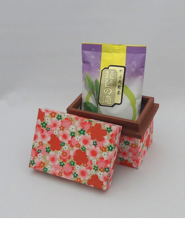 琵琶とミニ茶箱