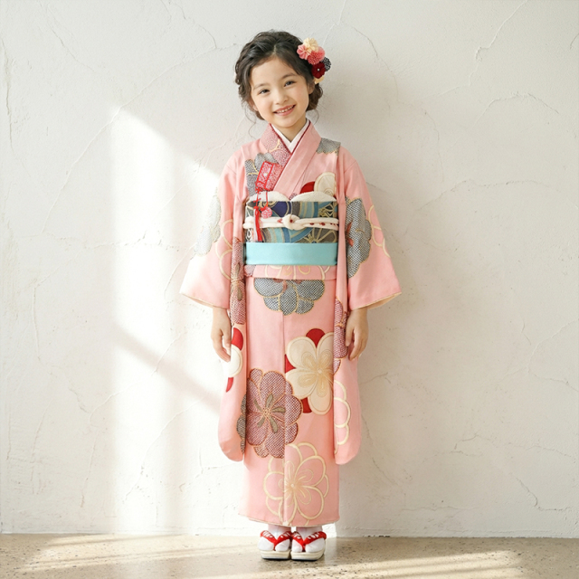 紅一点 正絹】優しくはんなりとした色彩と、優美な吉祥文様｜着物