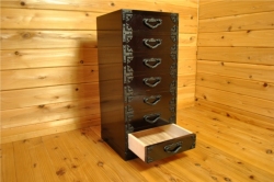 手造りのぬくもりが伝わる遠野民芸家具　小箪笥・７段