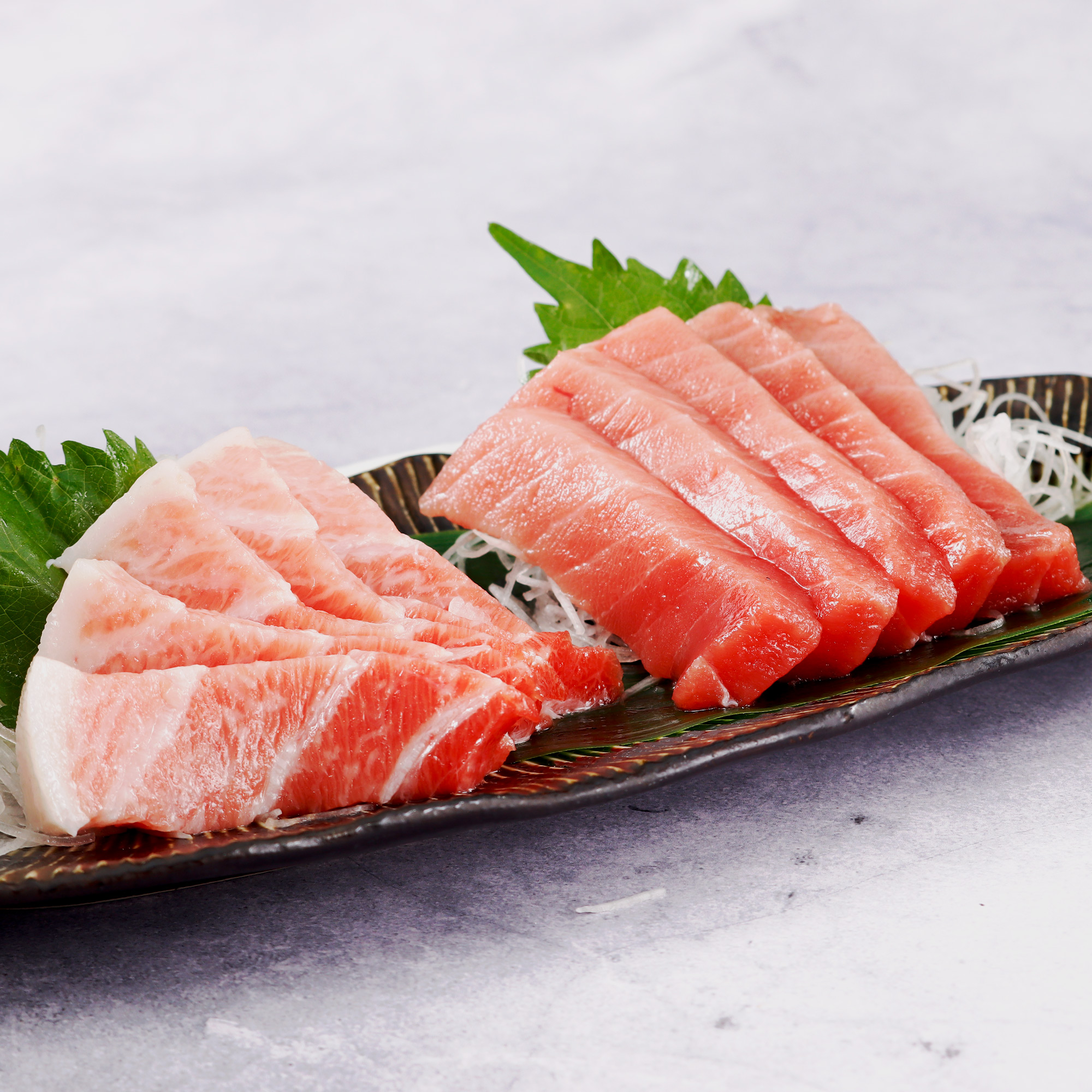 送料無料　ギフト　本まぐろ大トロ（約100g）・中トロ（約200g）セット　お刺身用湯浅醤油付　クール冷凍便　※北海道・沖縄県は送料+1200円